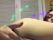 Тинка играет со своей киской